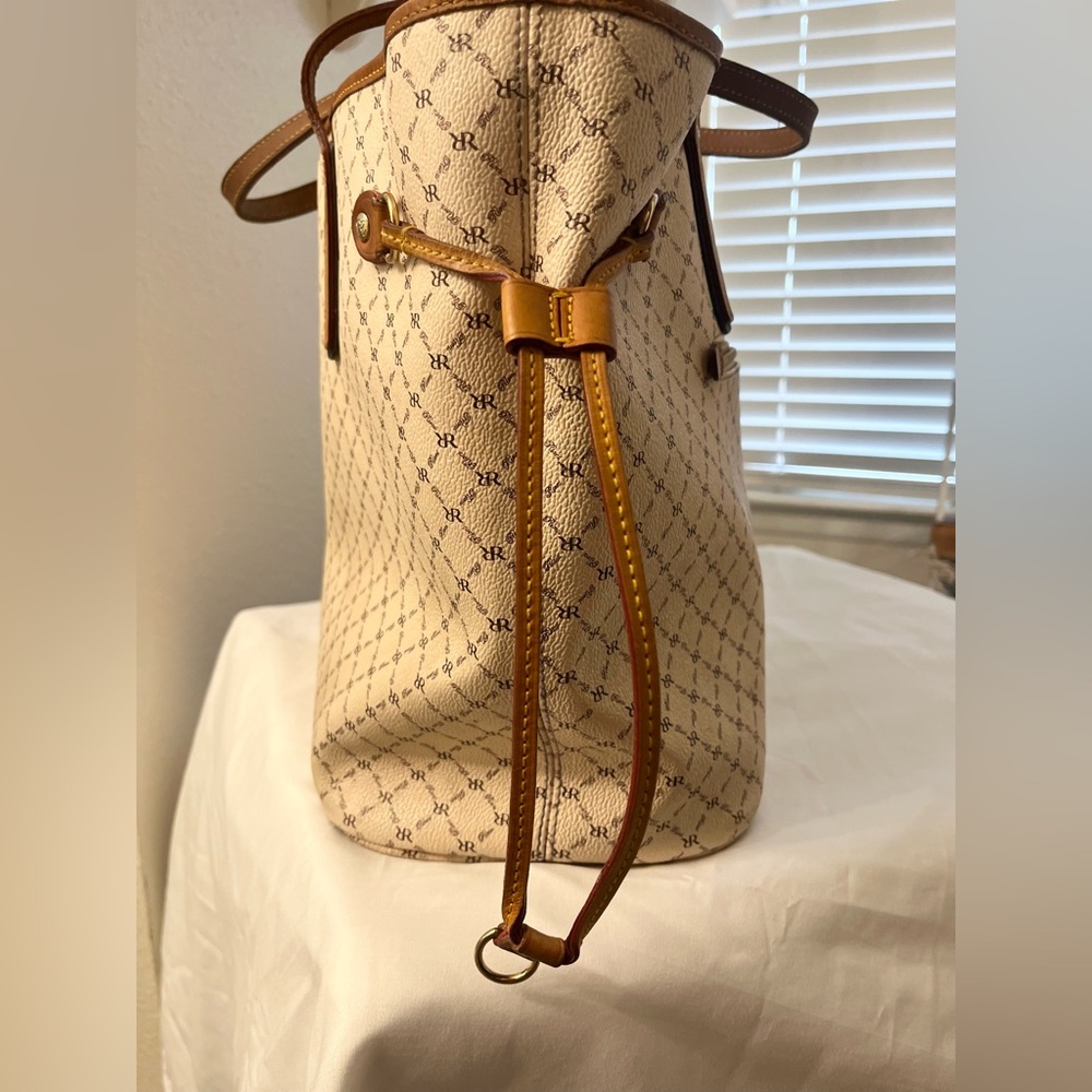 Rioni Tan and Brown Monogram Large Tote - Picture 3 of 9